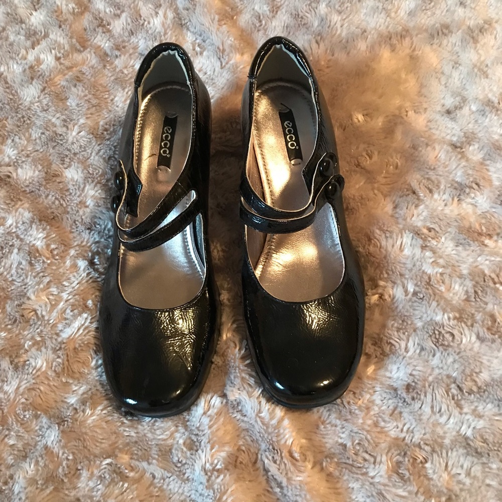 Ecco black heels - like new - euro 38